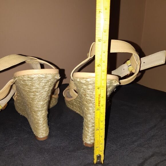 Nine West Women's 'Showntell' Cream color Leather - Picture 8 of 8